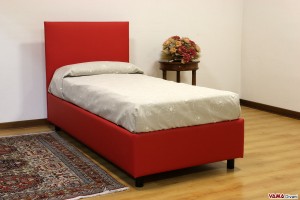 Letto in microfibra con piedi alti