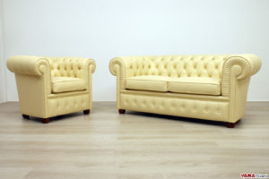 Piccolo salotto Chesterfield in pelle beige