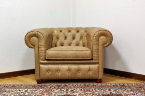 Poltrona Chesterfield vintage in pelle beige