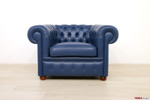 Poltrona chesterfield in pelle blu su misura