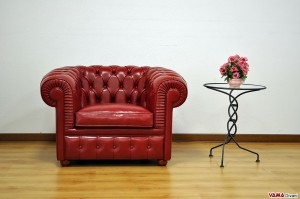 poltrona chesterfield rossa in pelle cuoietto