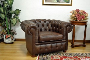 Poltrona Chesterfield marrone testa di moro