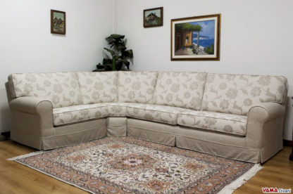 Divano classico ad angolo con tessuto a fiori