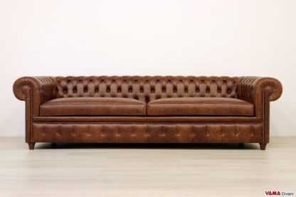 Divano Chesterfield di grandi dimensioni in pelle marrone