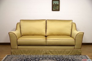 Divano 2 posti giallo di raso