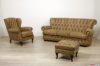 Salotto classico con pouf capitonnè
