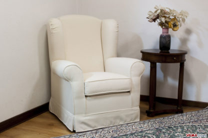 Poltrona Bergère con orecchie in stoffa bianca
