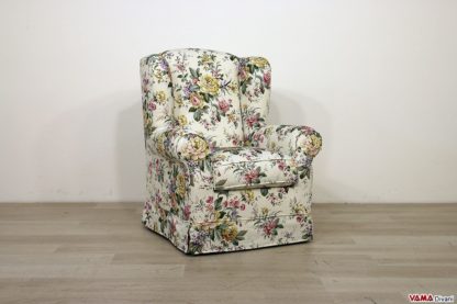 Poltrona con orecchie in tessuto floreale