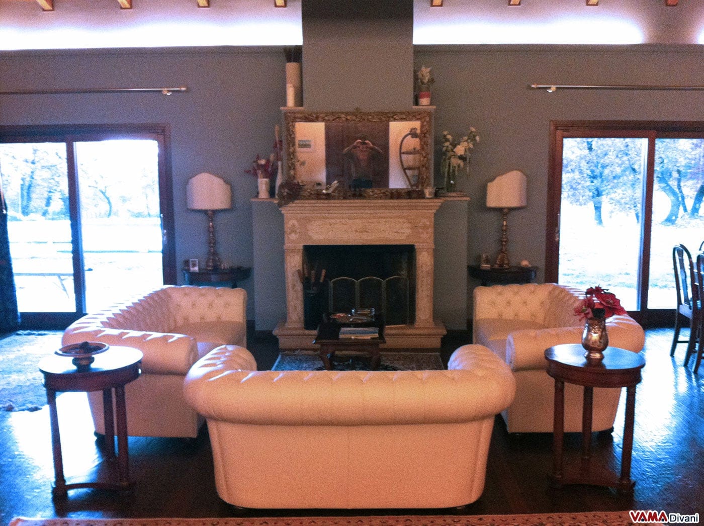 Salotto Chesterfield in pelle fiore panna