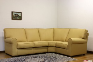 Divano ad angolo classico giallo