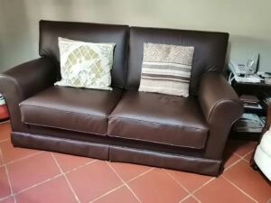 Divano classico in pelle 2 posti marrone recensione cliente di Salerno