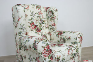 Schienale poltrona con orecchie in tessuto a fiori