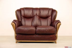 Divano classico in pelle con finiture in legno