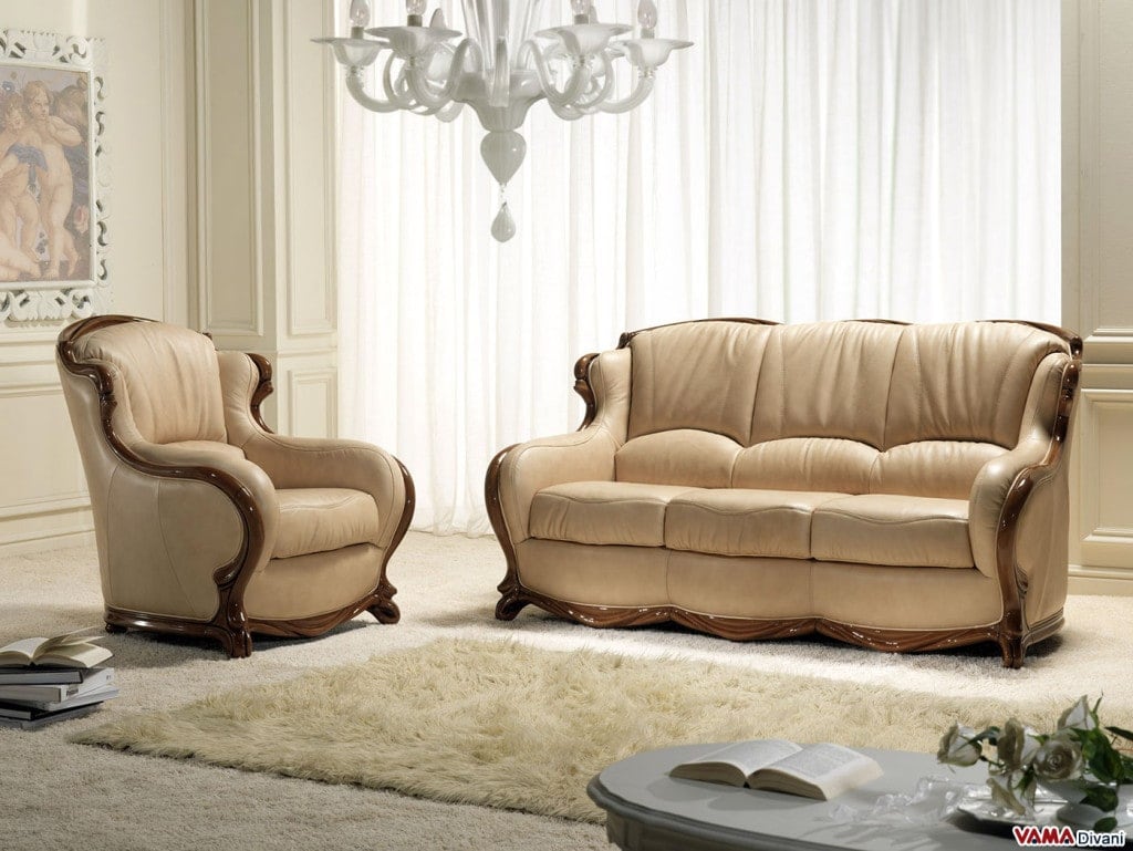 Salotto Classico con Divani Scorniciati con rifinizioni in legno avista