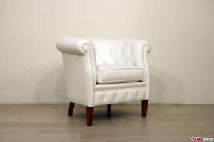 Poltroncina camera da letto in pelle bianca