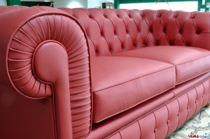 Divano Chester in Occasione in pelle fiore di colore Rosso