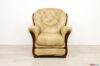 Poltrona classica in pelle beige e legno noce