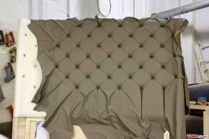 testata letto grande in lavorazione capitonnè