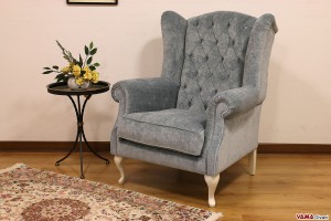 Poltrona bergere classica in tessuto con piedi bianchi