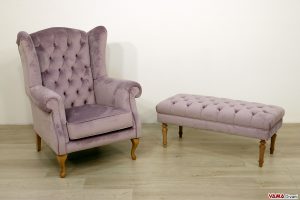 Poltrona bergere in velluto con pouf