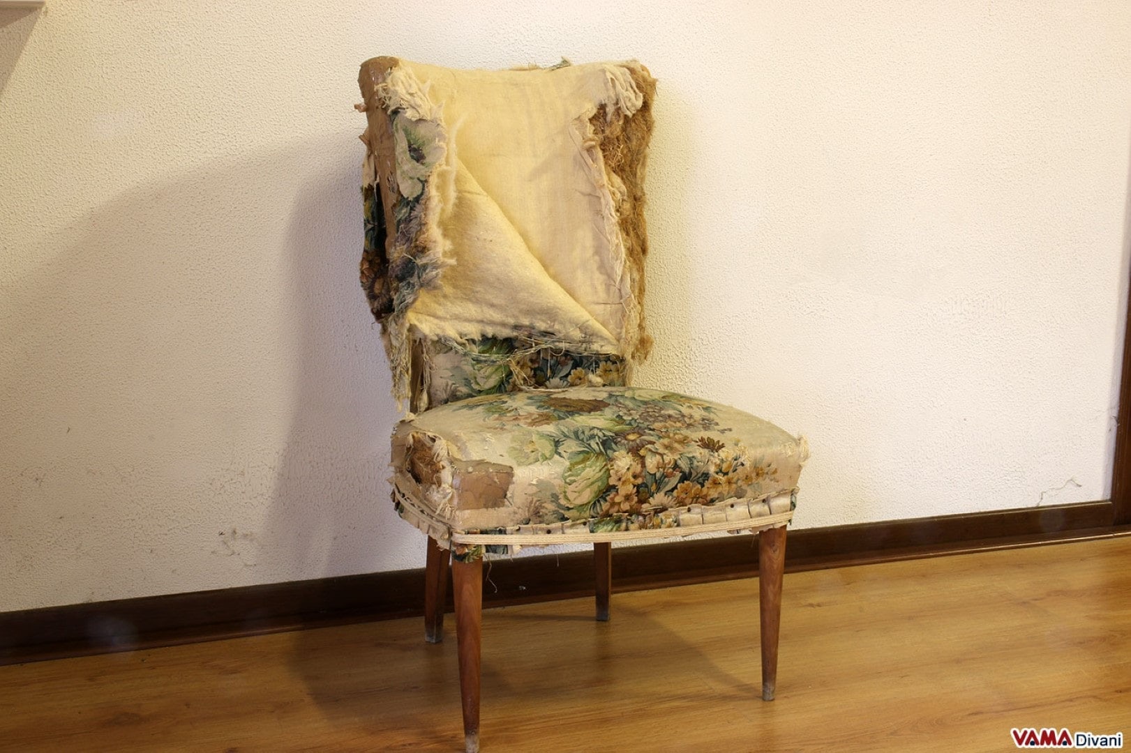 Poltrona rotta da restaurare