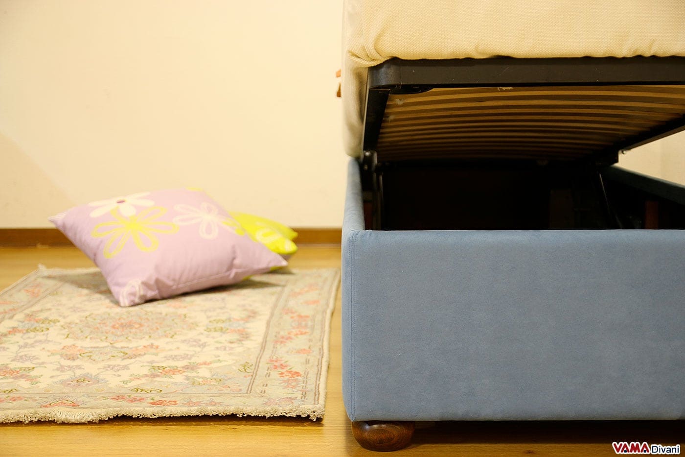 Letto sommier singolo con contenitore in microfibra azzurra