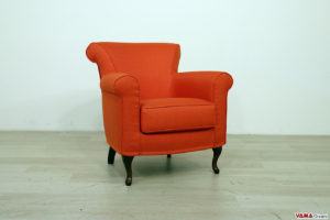 Piccola poltrona classica in tessuto sfoderabile rosso