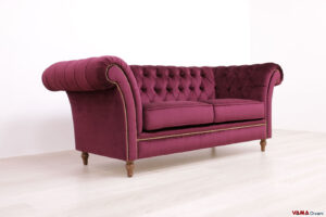 Divano stile Chesterfield in velluto con piedi alti