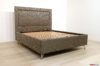 Letto di design con piedi alti in acciaio