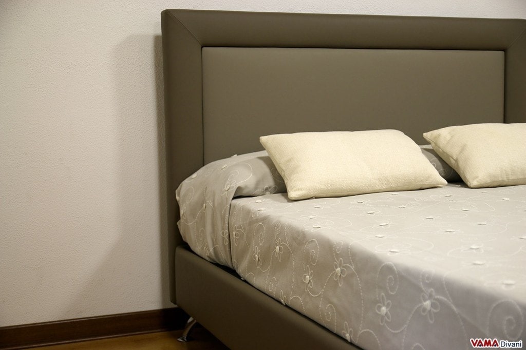 Letto con piedini alti Irene - VAMA Divani