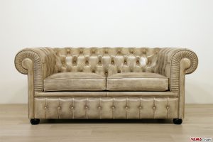 Divano Chesterfield in pelle beige