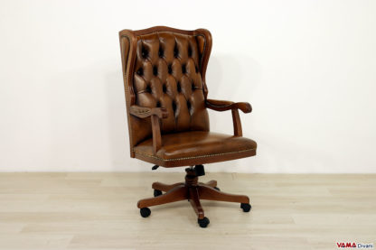 Poltrona da ufficio marrone in pelle e legno