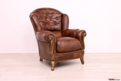 Poltrona classica marrone in pelle e legno