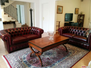 Divani Chesterfield 2 posti rossi bordeaux in pelle vintage