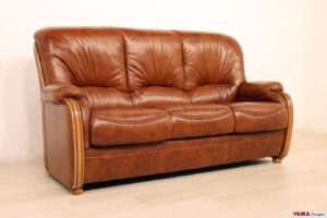 Divano con schienale alto in pelle marrone