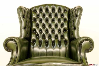 Schienale e orecchie con lavorazione capitonnè della poltrona bergere
