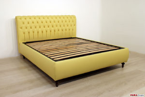 Letto Chesterfield matrimoniale giallo in pelle