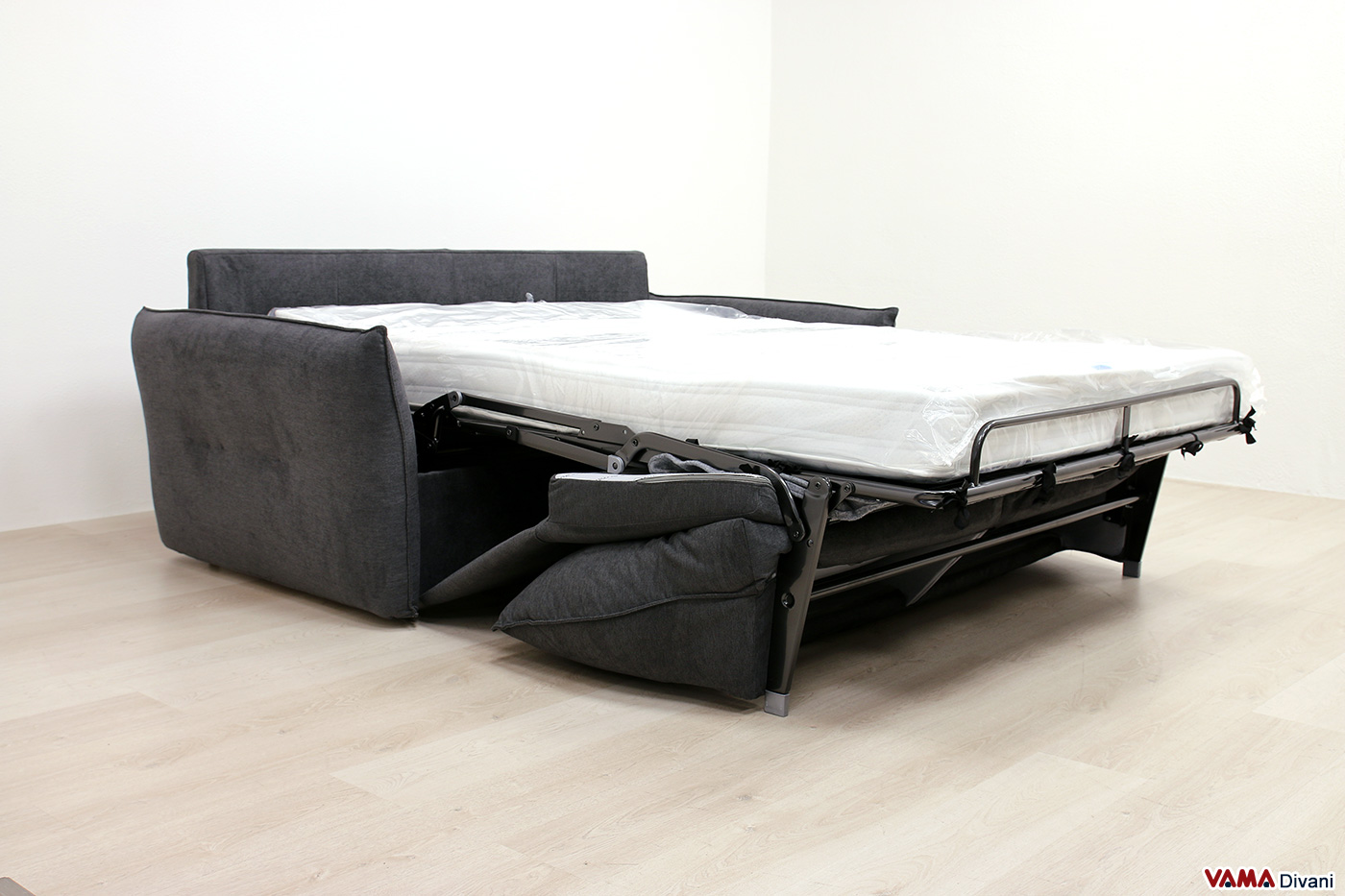 Divano letto matrimoniale con materasso alto