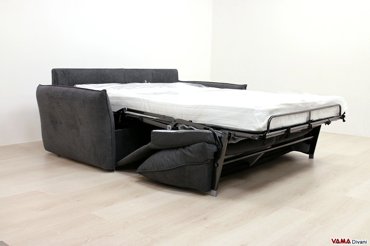 Divano letto matrimoniale con materasso alto