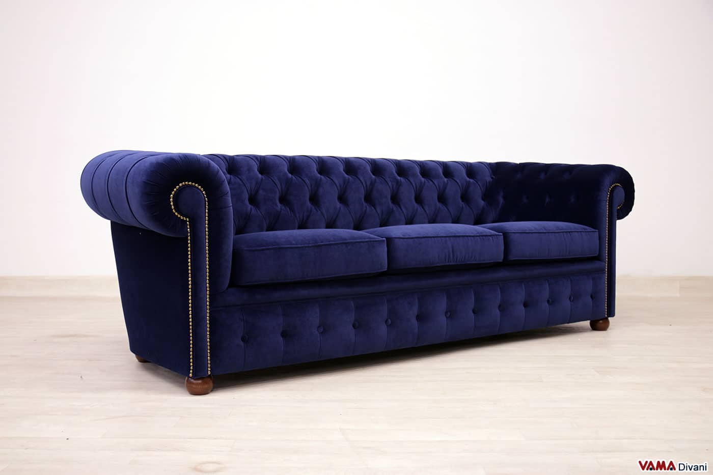 Divano Chesterfield 3 posti in velluto blu