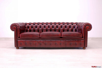 Divano Chesterfield 3 posti rosso vintage inglese in offerta e pronta consegna