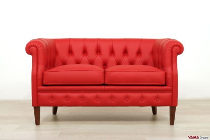 divano tipo chesterfield rosso