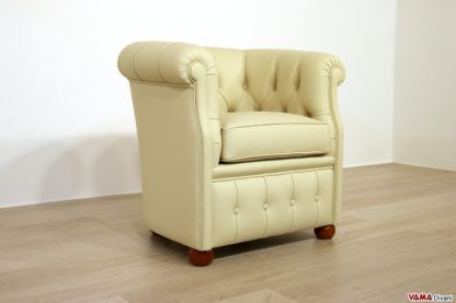Piccola poltroncina pozzetto in pelle avorio