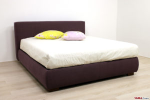 Letto moderno con testata imbottita