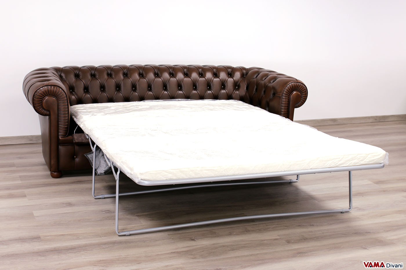 Divano letto Chesterfield con materasso matrimoniale in offerta e pronta consegna
