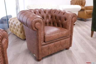 Piccola poltrona Chesterfield marrone in pelle