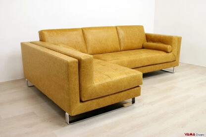 Particolare divano moderno con penisola