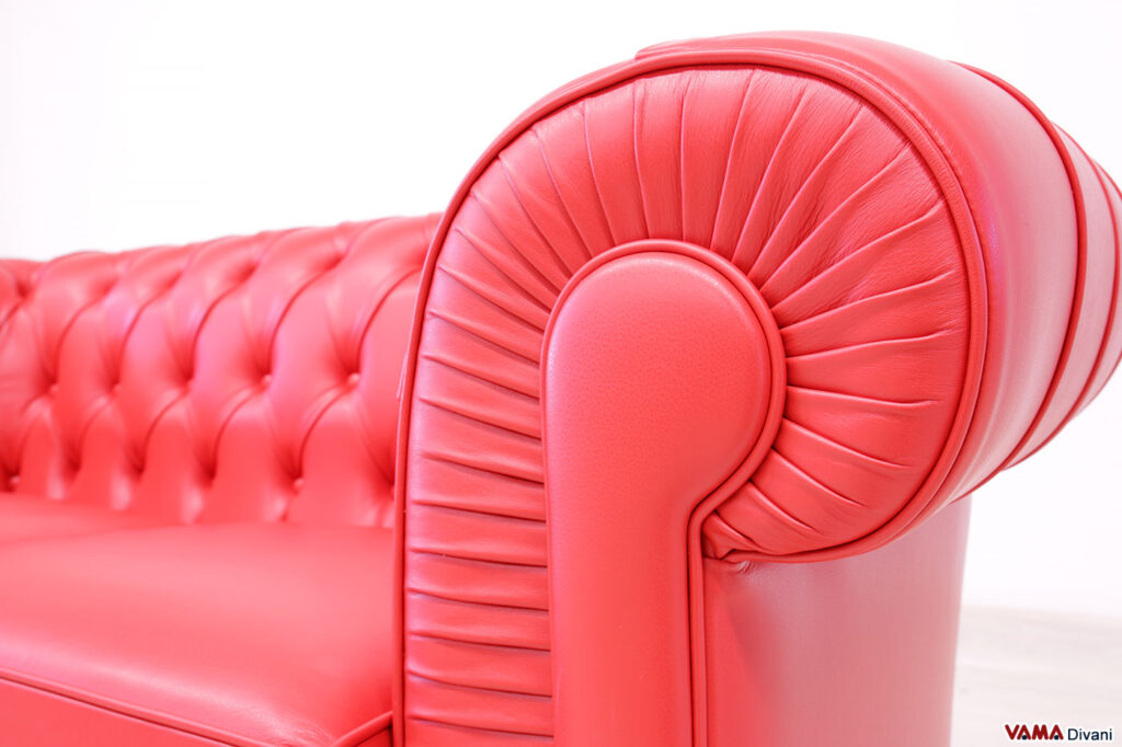 Bracciolo Chesterfield in pelle rossa