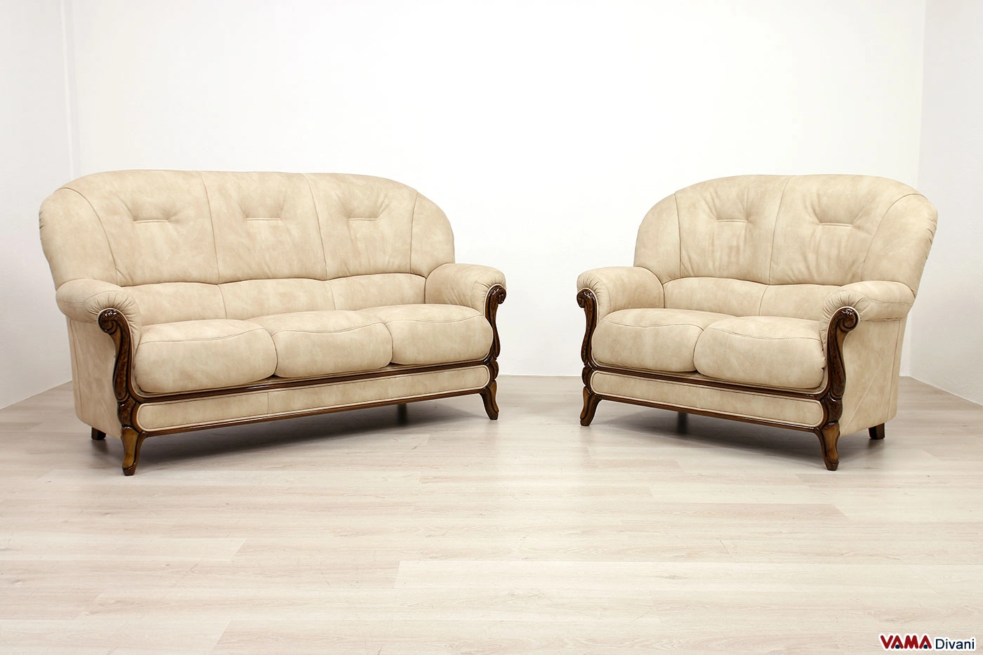 Salotto vintage in legno e tessuto beige