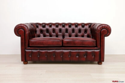 Divano Chester 2 posti rosso vintage in stile inglese